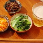 1人暮らしの家飲みメニュー　オクラ豆腐、青梗菜のオイル蒸し。