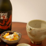 茨城の酒　稲里純米で晩酌　ピーマンの卵炒め、蒸し鶏と小松菜の和えもの。