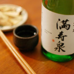 富山の酒 満寿泉 純米で晩酌　砂肝ポン酢、三つ葉と半干し大根のサラダ。
