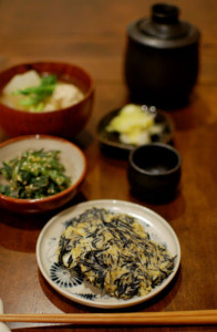 生ひじきの卵焼き、肉団子味噌汁献立
