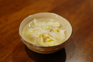 キャベツともやしのしょうがスープ