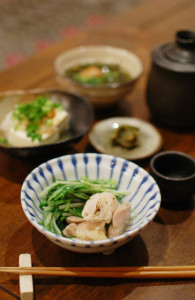 鶏もも肉と水菜の酒蒸し、蕗味噌で晩酌。