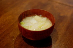 白菜と油揚げの味噌汁