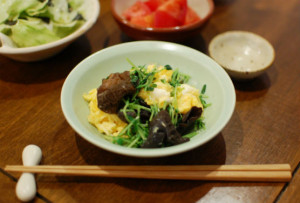 きくらげと豆苗の卵炒め