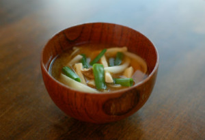 きのこと新玉ねぎの味噌汁