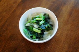 キャベツとわかめのしょうがスープ