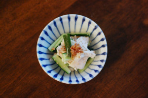 蒸し鶏ときゅうりの梅肉和え