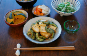 ゴーヤと厚揚げの黒酢炒め