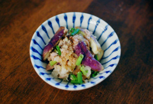 蒸しなすとツナのおろし和え、焼きれんこんで晩酌