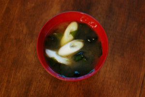 わかめと白ねぎの味噌汁