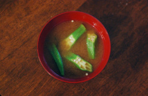 オクラとわかめの味噌汁