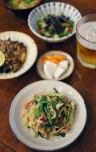 野菜の黒酢炒め、オクラ納豆で晩酌