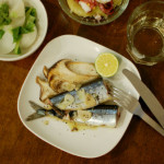 秋刀魚のハーブ蒸し焼き、タコのガリシア風で白ワイン。