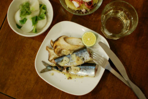 秋刀魚のハーブ蒸し焼き、タコのガリシア風