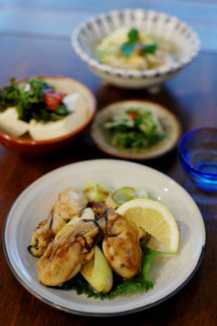 牡蠣とねぎのしょうゆ炒め、梅わかめ豆腐で家飲み