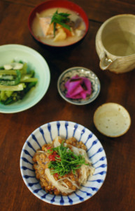小松菜オイル蒸し、梅えのき納豆献立。