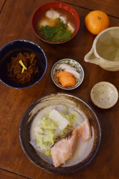 秋鮭と白菜の酒粕煮、生もずくで晩酌